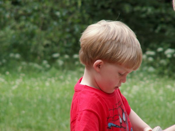 Jeg forst&aring;r ikke en skid af hvad han siger , han har jo hele tiden en halv franner i munden n&aring;r han snakker!!!